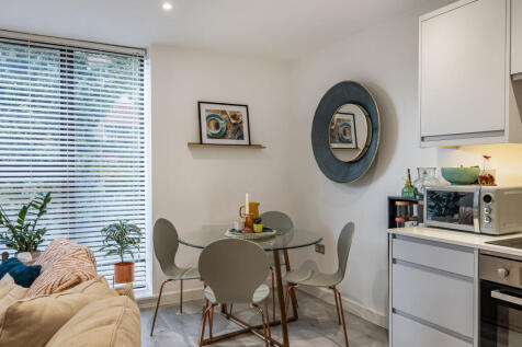 1343714-4-68b1c94...