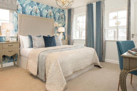 En suite main bedroom in a Radleigh