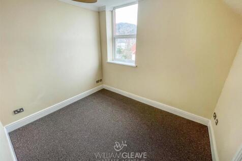bedroom an.jpg