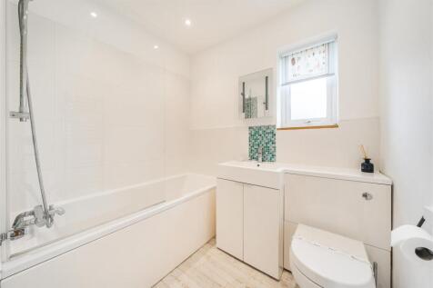 Downstairs En-Suite