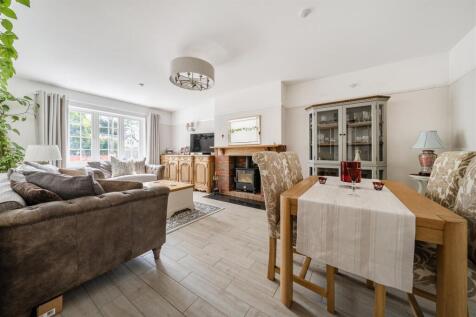 Living/Dining Area