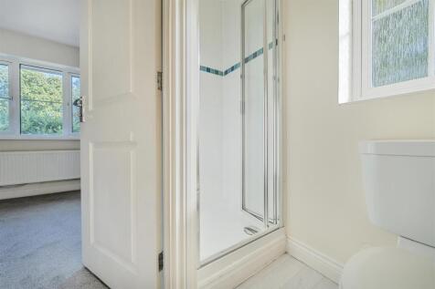 En-Suite To Rear Bedroom