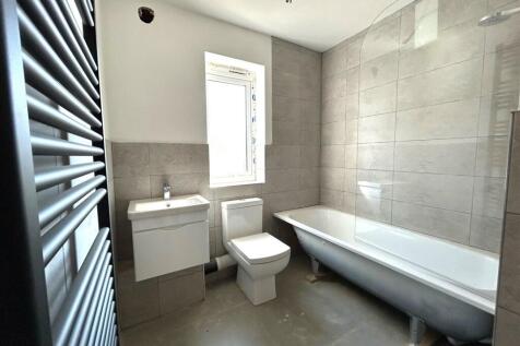 bathroom 2.jpg
