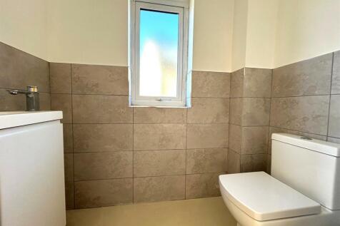TOILET.jpg