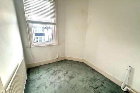 01323 438506