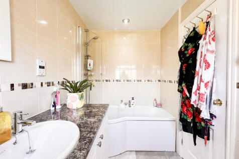 En-Suite Bathroom