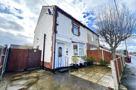 Stylish &amp; Modernised Three-Bedroom Home with Sout