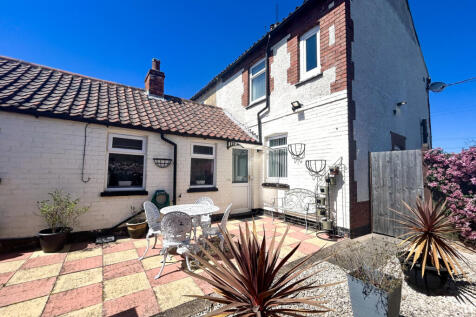 Stylish &amp; Modernised Three-Bedroom Home with Sout