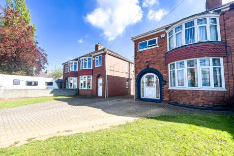 Modern Three-Bed Family Home with Garden &amp; Garage