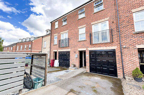 Spacious Four-Bedroom Family Home in Desirable La