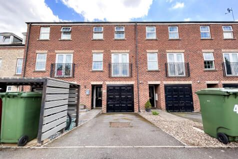 Spacious Four-Bedroom Family Home in Desirable La