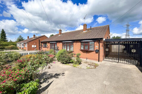 Spacious Two-Bedroom Bungalow with Open Views, Ga
