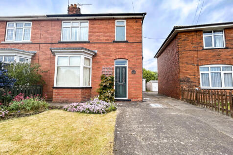 Ideal First-Time Buy - Well Located 3-Bed Semi wi
