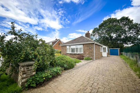 Spacious Detached Bungalow with Versatile Living 