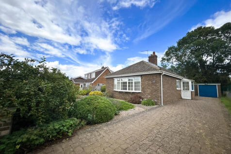 Spacious Detached Bungalow with Versatile Living 