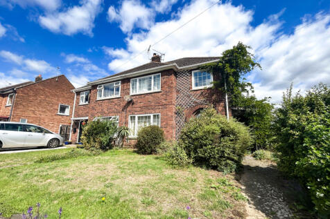 Spacious Three-Bedroom Semi-Detached Home on Gene