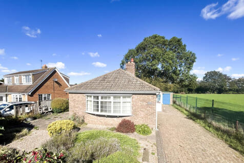 Spacious Detached Bungalow with Versatile Living 