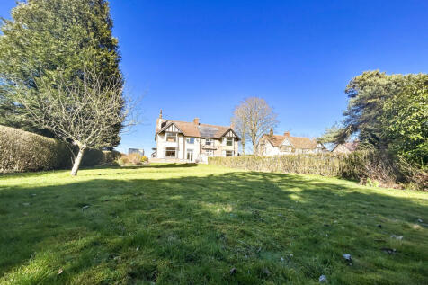 Four-Bedroom Period Home with Secluded Large Gard