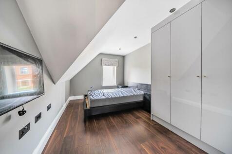 Bed 2.jpg