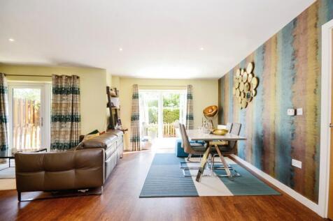 Davidson Frost-Wellings, DFW, Royal Court, Living 