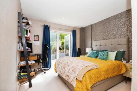 Davidson Frost-Wellings, DFW, Royal Court, Bedroom