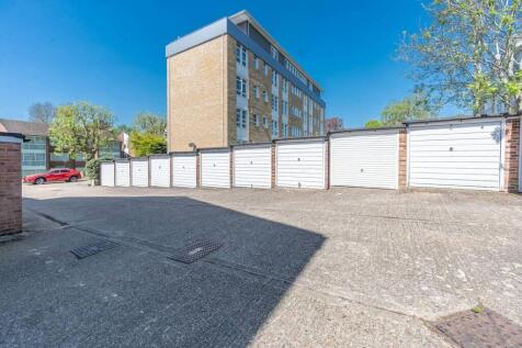 Davidson Frost-Wellings, DFW, Brampton Court, Gara