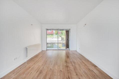 Davidson Frost-Wellings, DFW, Vernon Drive, Living