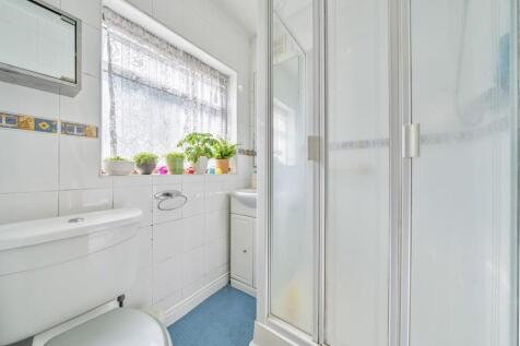 Davidson Frost-Wellings, DFW, Locket Road, Shower 