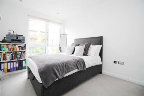 Davidson Frost-Wellings, DFW Hallington Court, Bed