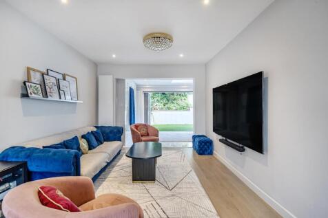 Davidson Frost-Wellings, DFW, Vernon Drive, Living