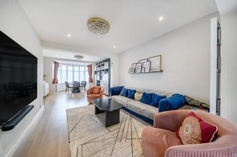 Davidson Frost-Wellings, DFW, Vernon Drive, Recept