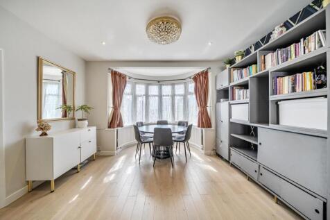 Davidson Frost-Wellings, DFW, Vernon Drive, Living