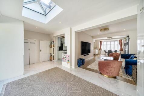 Davidson Frost-Wellings, DFW, Vernon Drive, Living