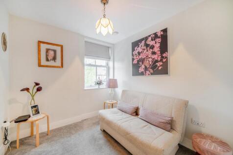 Davidson Frost-Wellings, DFW, Bournehall Road, Bus