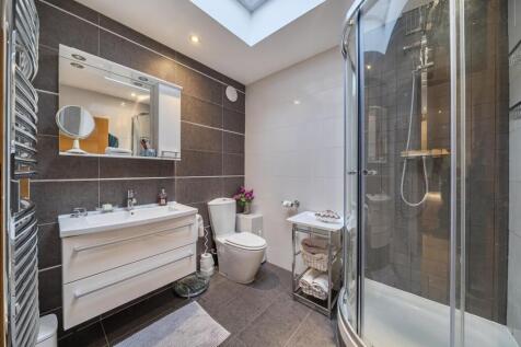 Davidson Frost-Wellings, DFW, Fallowfield, Shower 