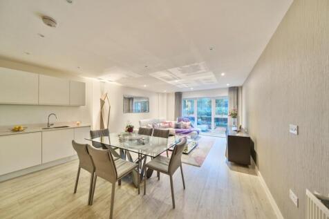 Davidson Frost-Wellings, DFW, Royal Court, Recepti