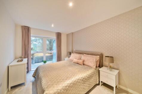 Davidson Frost-Wellings, DFW, Royal Court, Bedroom