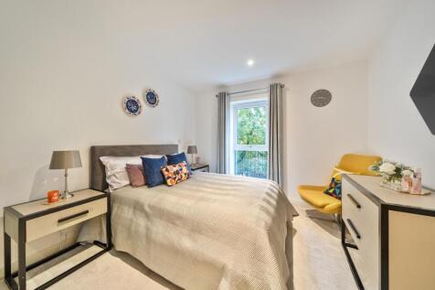 Davidson Frost-Wellings, DFW, Royal Court, Bedroom