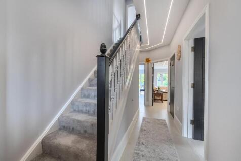 Davidson Frost-Wellings, DFW, Flora Close, Hall.jp