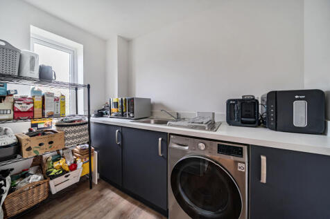 1372227-23-690218...