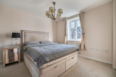 1376875-12-692073...