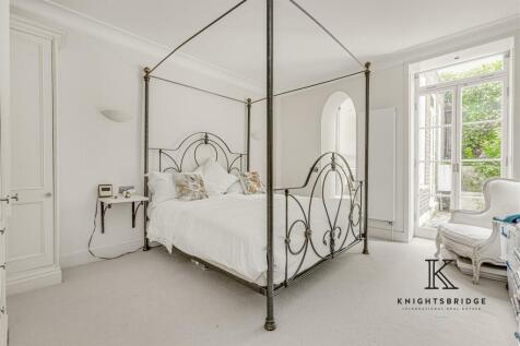 Principal bedroom