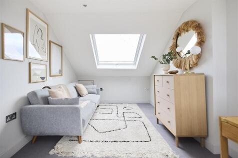 Study / fifth bedroom