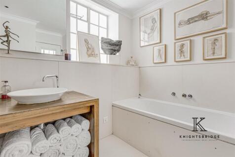 Main bathroom