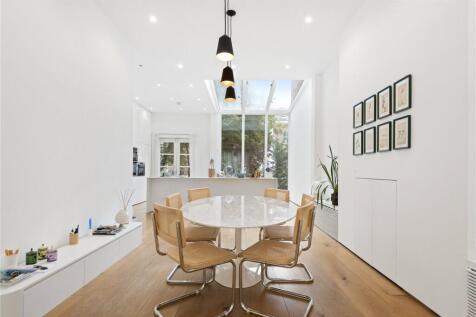 Kitchen / Dining