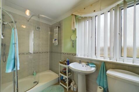 En-Suite To Master Bedroom