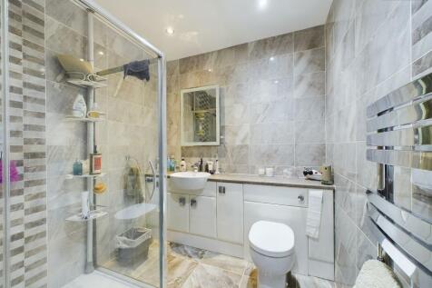 En-Suite To Master Bedroom