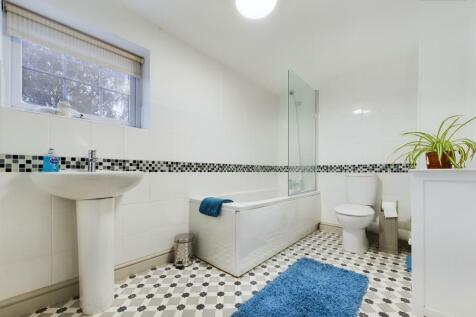 En-Suite To Master Bedroom
