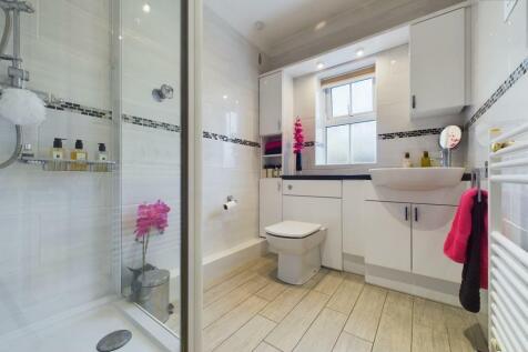 En-Suite To Master Bedroom