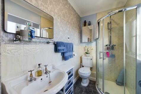 En-Suite To Master Bedroom